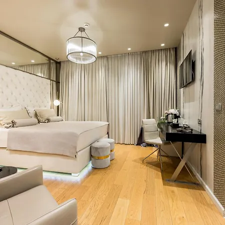 Luxury Fortuna Apartment